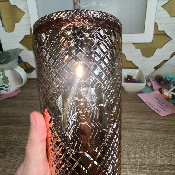 Starbucks Limited Edition Rose Gold Metallic Bling Plastic Cold Cup 24oz NWOT - Picture 7 of 9